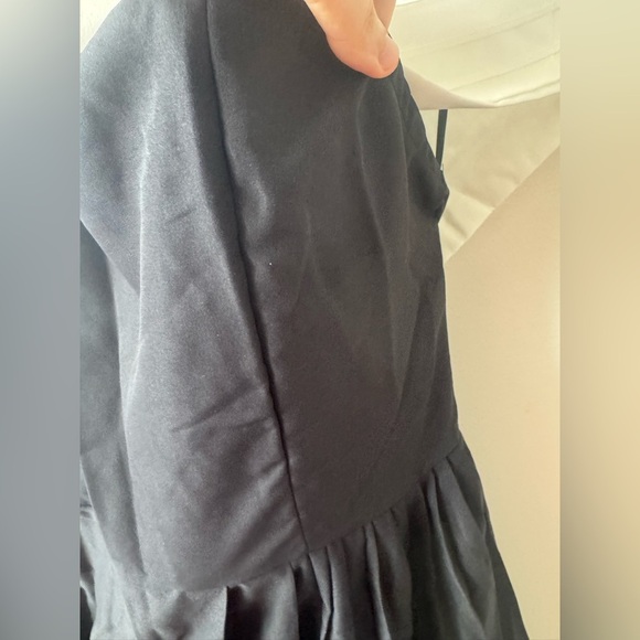 Elegant Black and White One-Shoulder Dress - Picture 4 of 13